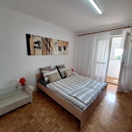 Two Bedroom Apartment Alma Zadar Bagian luar foto