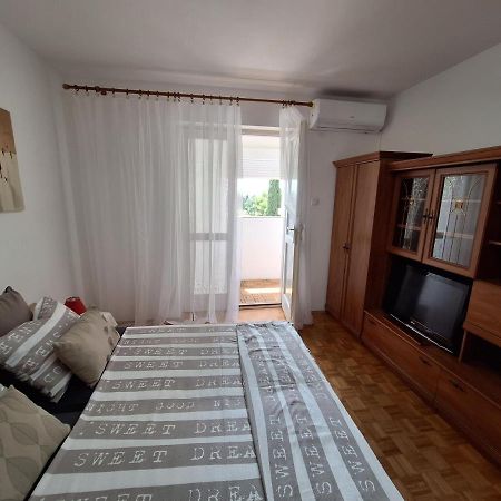 Two Bedroom Apartment Alma Zadar Bagian luar foto